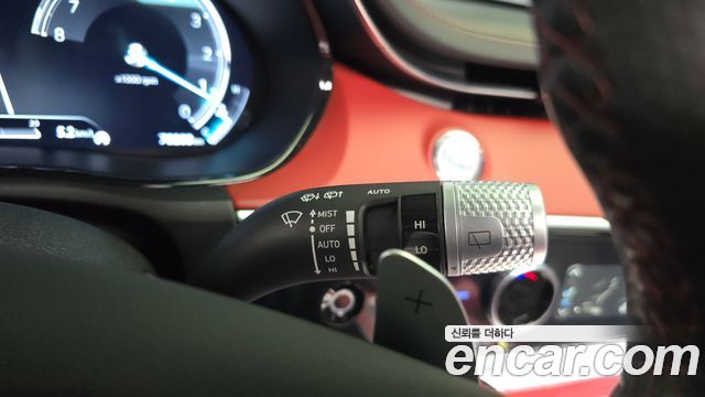 Genesis GV70 2022 — photo 28