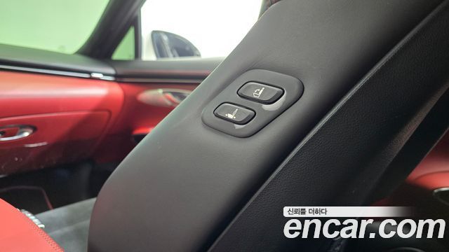 Genesis GV70 2022 — photo 30