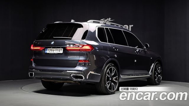 BMW X7 2022 — photo 2