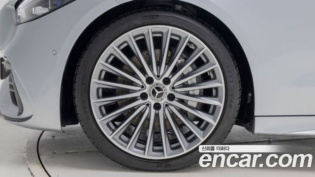 Mercedes-Benz C-Class 2024 — photo 5