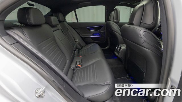 Mercedes-Benz C-Class 2024 — photo 10