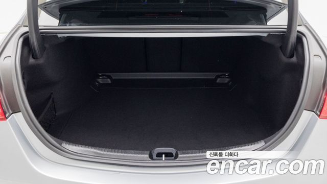 Mercedes-Benz C-Class 2024 — photo 11