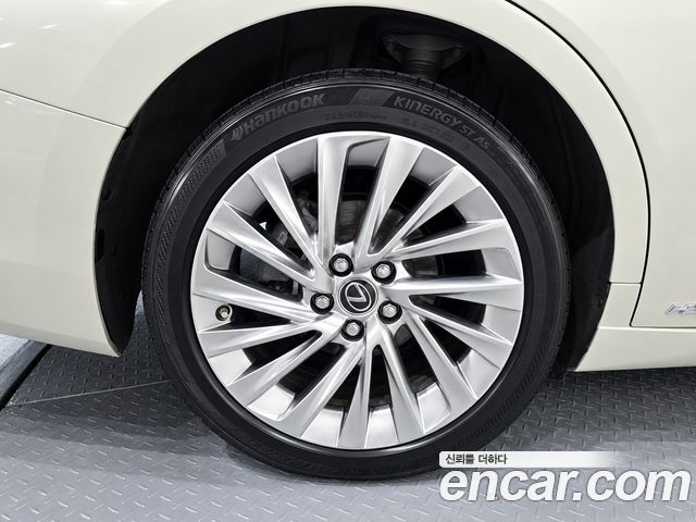 Lexus ES 2019 — photo 5