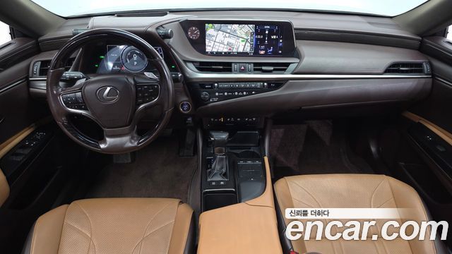 Lexus ES 2019 — photo 10