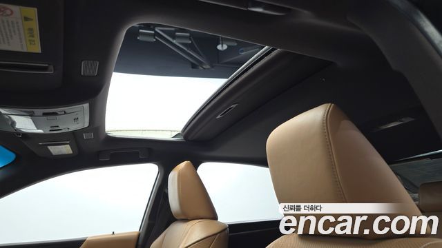 Lexus ES 2019 — photo 23