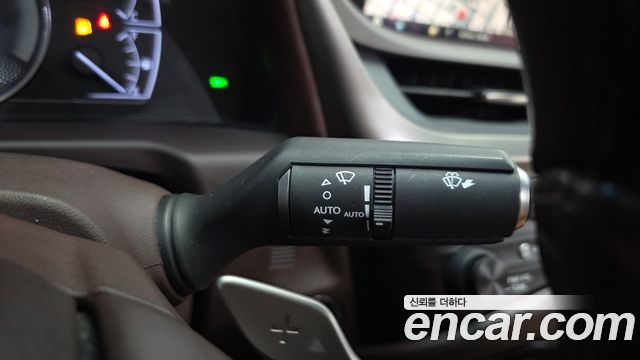 Lexus ES 2019 — photo 24