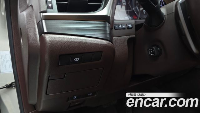 Lexus ES 2019 — photo 26