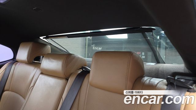 Lexus ES 2019 — photo 31