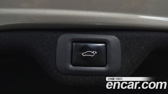 Lexus ES 2019 — photo 33