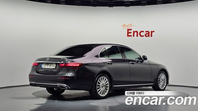 Mercedes-Benz E-Class 2021 — photo 2