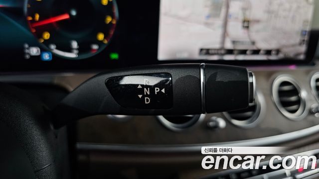 Mercedes-Benz E-Class 2021 — photo 12