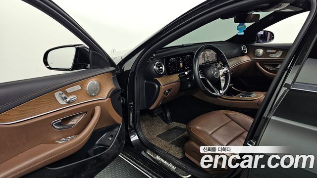 Mercedes-Benz E-Class 2021 — photo 13