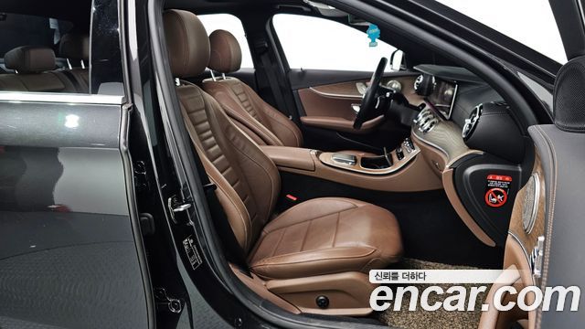 Mercedes-Benz E-Class 2021 — photo 17