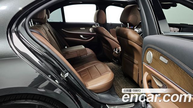 Mercedes-Benz E-Class 2021 — photo 18