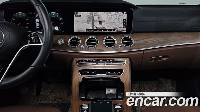 Mercedes-Benz E-Class 2021 — photo 20