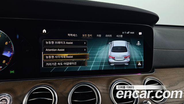 Mercedes-Benz E-Class 2021 — photo 23