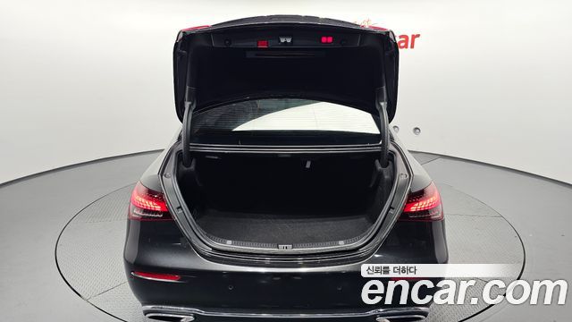 Mercedes-Benz E-Class 2021 — photo 26