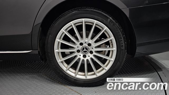 Mercedes-Benz E-Class 2021 — photo 7