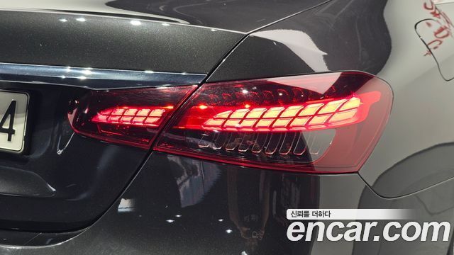 Mercedes-Benz E-Class 2021 — photo 9