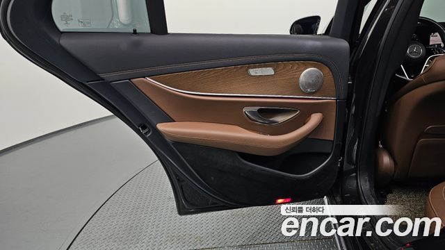 Mercedes-Benz E-Class 2021 — photo 15