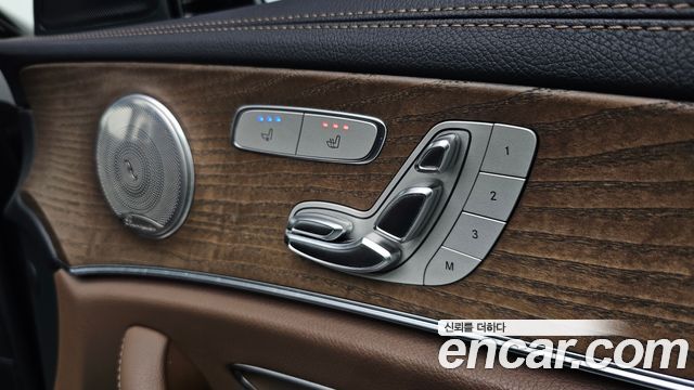 Mercedes-Benz E-Class 2021 — photo 30
