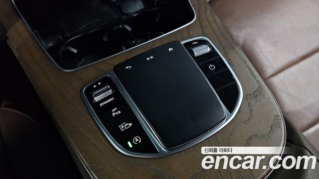 Mercedes-Benz E-Class 2021 — photo 36