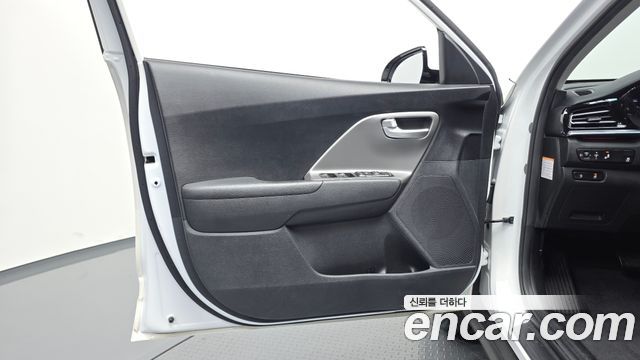 Kia Niro 2023 — photo 14