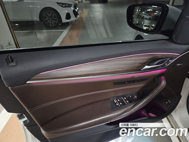 BMW 5-Series 2018 — photo 8
