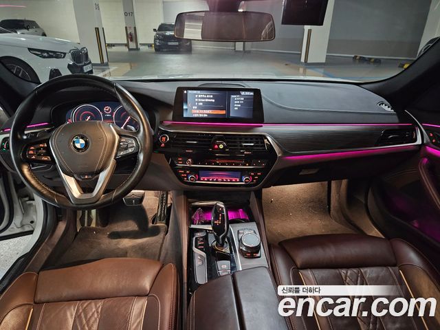 BMW 5-Series 2018 — photo 12