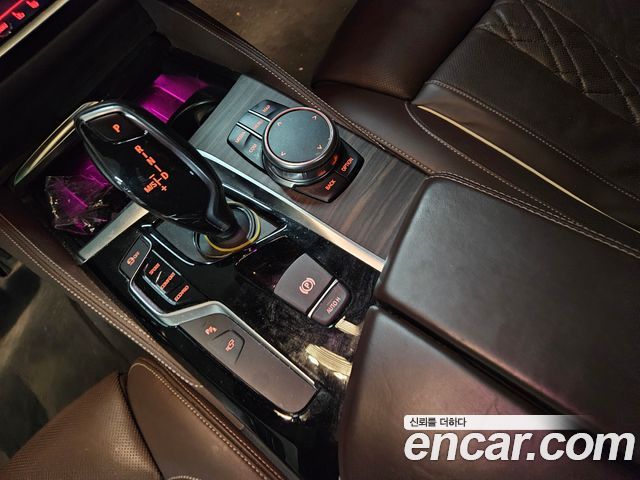 BMW 5-Series 2018 — photo 13