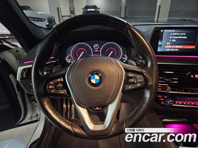 BMW 5-Series 2018 — photo 14