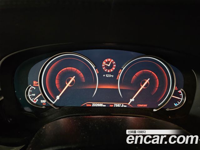 BMW 5-Series 2018 — photo 16