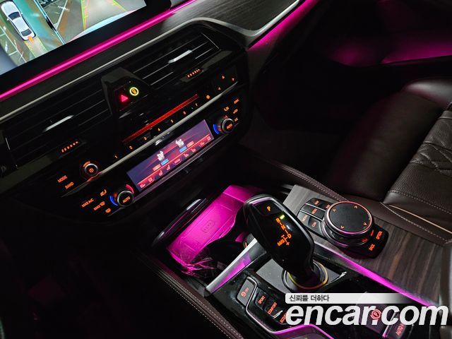 BMW 5-Series 2018 — photo 18