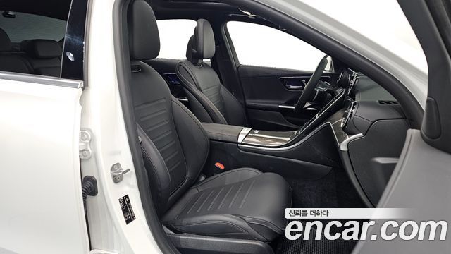 Mercedes-Benz C-Class 2024 — photo 11