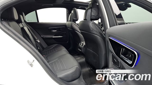 Mercedes-Benz C-Class 2024 — photo 12