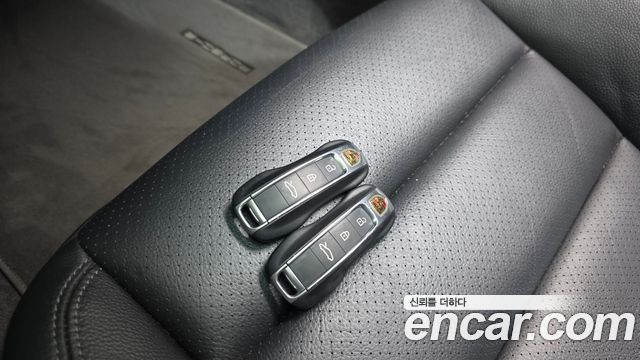 Porsche 911 2021 — photo 21