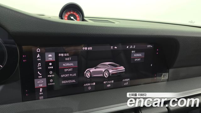 Porsche 911 2021 — photo 23