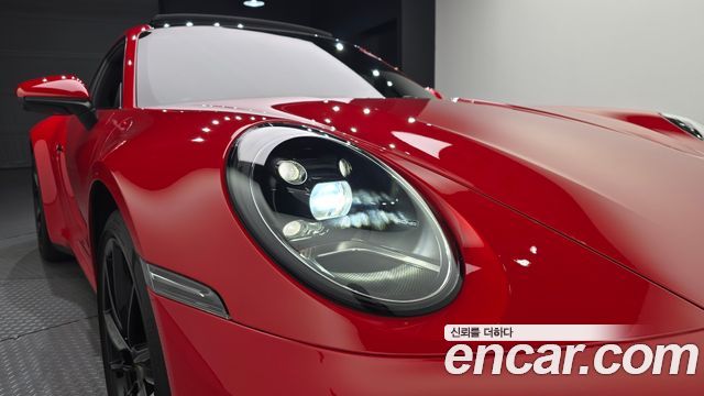 Porsche 911 2021 — photo 8