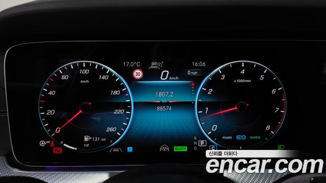 Mercedes-Benz E-Class 2021 — photo 11