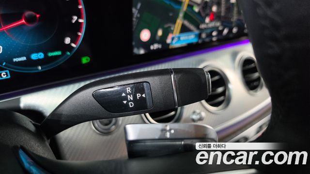 Mercedes-Benz E-Class 2021 — photo 12