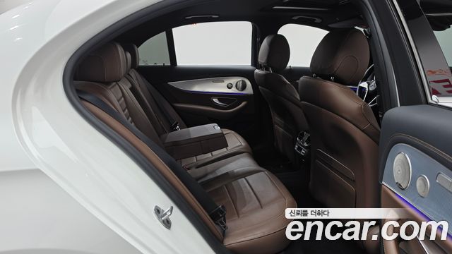 Mercedes-Benz E-Class 2021 — photo 17