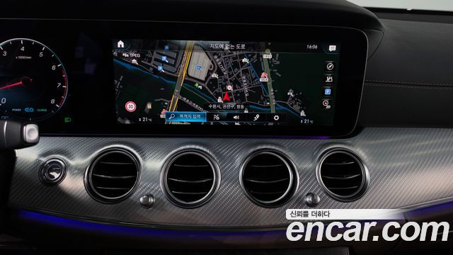Mercedes-Benz E-Class 2021 — photo 18