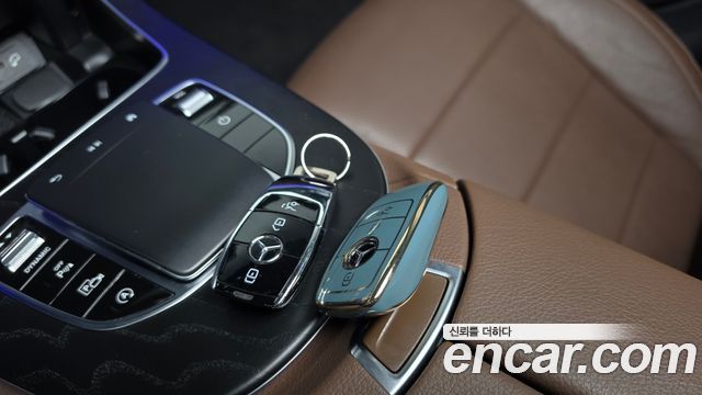Mercedes-Benz E-Class 2021 — photo 22