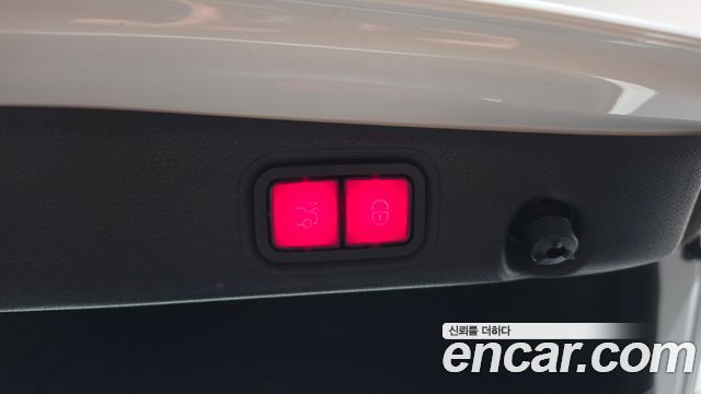 Mercedes-Benz E-Class 2021 — photo 24