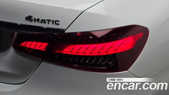 Mercedes-Benz E-Class 2021 — photo 9