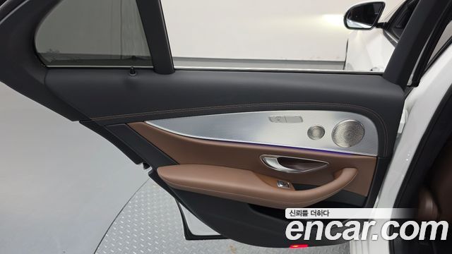 Mercedes-Benz E-Class 2021 — photo 15