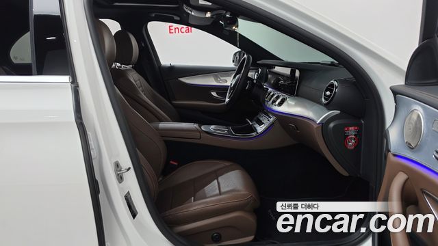 Mercedes-Benz E-Class 2021 — photo 16