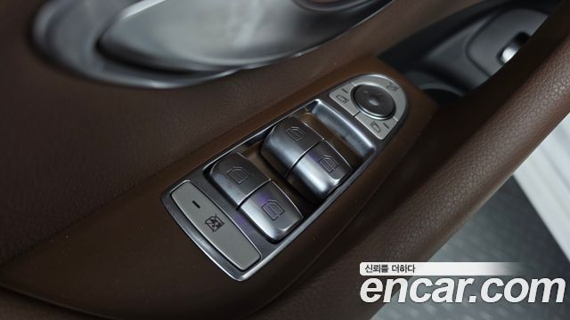 Mercedes-Benz E-Class 2021 — photo 28