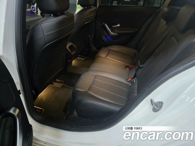 Mercedes-Benz A-Class 2020 — photo 11
