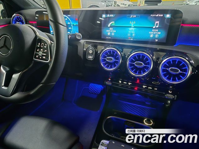 Mercedes-Benz A-Class 2020 — photo 12